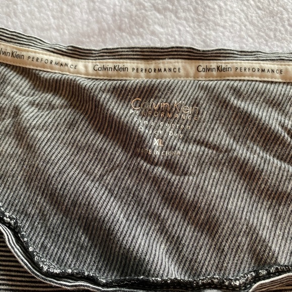 Calvin Klein Long Sleeve - Picture 3 of 5